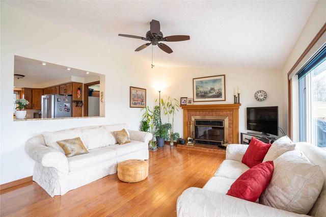 138 Starr Blvd, House detached with 3 bedrooms, 2 bathrooms and 5 parking in Kawartha Lakes ON | Image 2