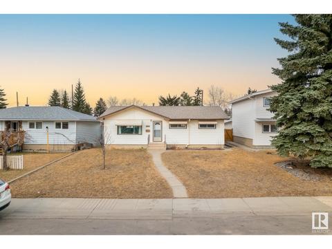 9016 135a Av Nw, House detached with 3 bedrooms, 1 bathrooms and 4 parking in Edmonton AB | Card Image