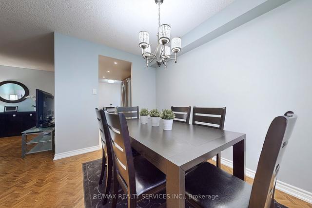 710 - 5 Lisa St, Condo with 3 bedrooms, 2 bathrooms and 1 parking in Brampton ON | Image 2
