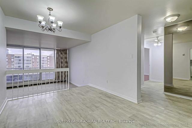 902 - 25 Four Winds Dr, Condo with 2 bedrooms, 1 bathrooms and 1 parking in Toronto ON | Image 23