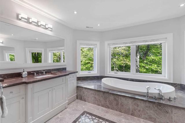 25 Sifton Crt, House detached with 4 bedrooms, 8 bathrooms and 9 parking in Toronto ON | Image 13