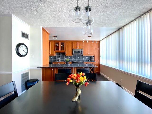 2316 - 633 Bay St, Condo with 2 bedrooms, 2 bathrooms and 1 parking in Toronto ON | Image 5