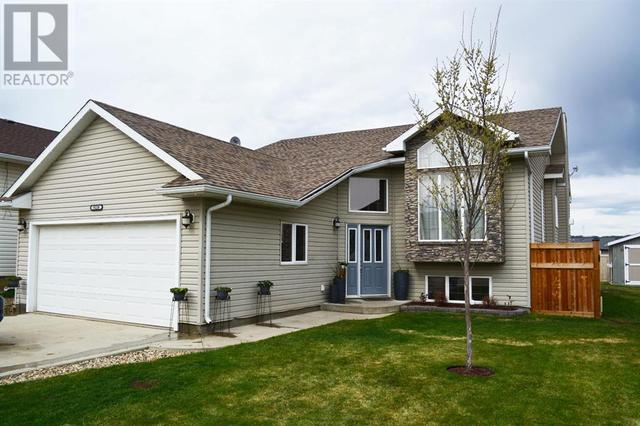 9118 132 Avenue, House detached with 5 bedrooms, 3 bathrooms and 4 parking in Peace River AB | Card Image