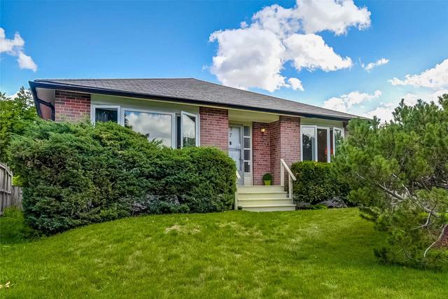 7 Marlebon Rd, House detached with 3 bedrooms, 2 bathrooms and 4 parking in Toronto ON | Image 1
