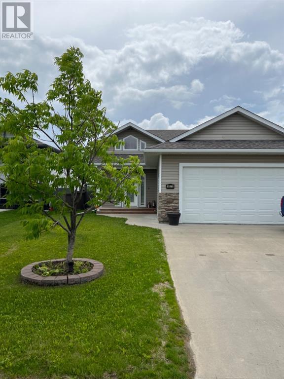 8625 118 Avenue, House detached with 5 bedrooms, 3 bathrooms and 4 parking in Grande Prairie AB | Image 1