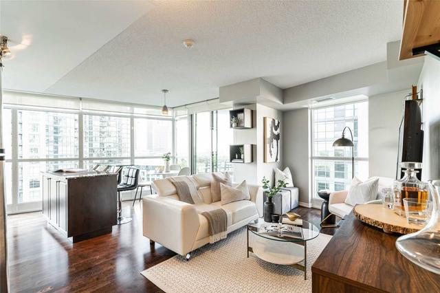 1010 - 215 Fort York Blvd, Condo with 2 bedrooms, 2 bathrooms and 1 parking in Toronto ON | Image 1
