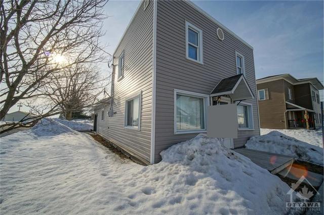 4538 Ste Catherine Street, House detached with 3 bedrooms, 1 bathrooms and 2 parking in The Nation ON | Image 1