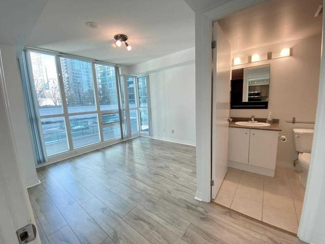 510 - 12 Yonge St, Condo with 2 bedrooms, 2 bathrooms and 1 parking in Toronto ON | Image 13