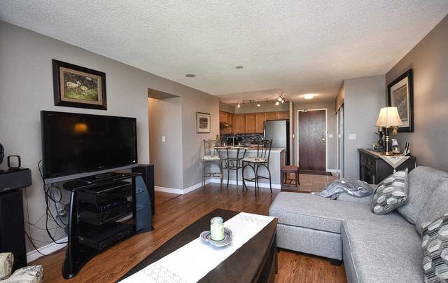 526 - 3 Ellesmere St, Condo with 2 bedrooms, 2 bathrooms and 2 parking in Richmond Hill ON | Image 6