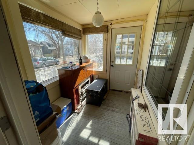 11322 96 St Nw, House detached with 3 bedrooms, 1 bathrooms and 4 parking in Edmonton AB | Image 2