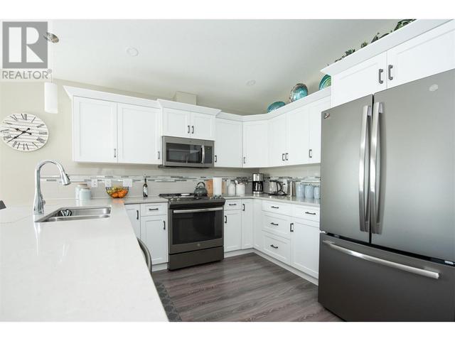 2100 - 55 Avenue Unit# 17, House other with 2 bedrooms, 2 bathrooms and 4 parking in Vernon BC | Image 8