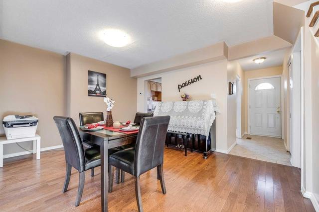 unit3 - 73 Old Burnhamthorpe Rd, Townhouse with 3 bedrooms, 2 bathrooms and 1 parking in Toronto ON | Image 2