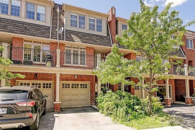 9 - 92 Lakeshore Rd W, House attached with 2 bedrooms, 4 bathrooms and 2 parking in Oakville ON | Image 2