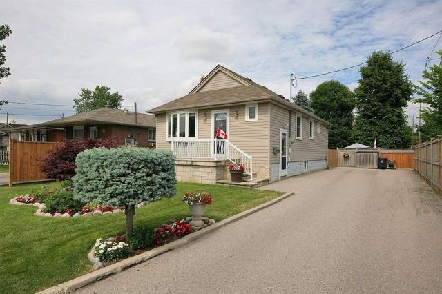 21 Murray Rd, House detached with 2 bedrooms, 1 bathrooms and 6 parking in Toronto ON | Image 2