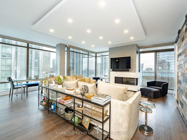 3003 - 18 Yorkville Ave, Condo with 2 bedrooms, 2 bathrooms and 1 parking in Toronto ON | Image 3