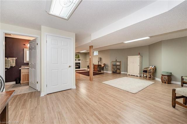 83 Parkside Drive, House detached with 2 bedrooms, 2 bathrooms and 4 parking in Guelph ON | Image 28