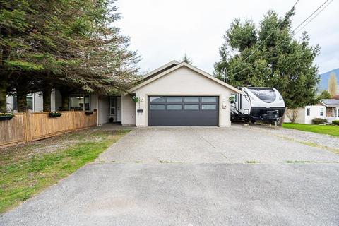 35261 Shook Road, House detached with 3 bedrooms, 2 bathrooms and null parking in Mission BC | Card Image