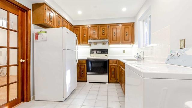 upper - 28 Dibgate Blvd, House detached with 3 bedrooms, 1 bathrooms and 1 parking in Toronto ON | Image 6