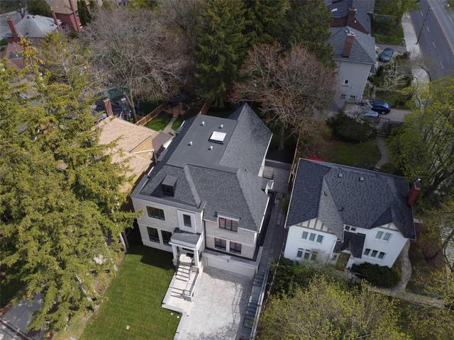 91 Lawrence Cres, House detached with 4 bedrooms, 5 bathrooms and 6 parking in Toronto ON | Image 3