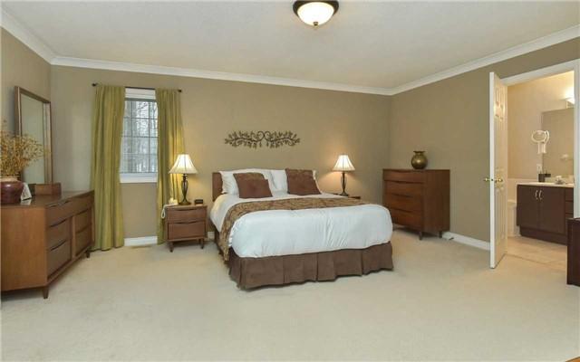10 Earl's Crt, House detached with 3 bedrooms, 4 bathrooms and 9 parking in Essa ON | Image 12