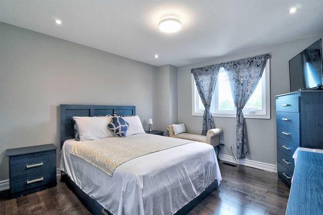 102 Tangmere Cres, House attached with 3 bedrooms, 4 bathrooms and 3 parking in Markham ON | Image 7