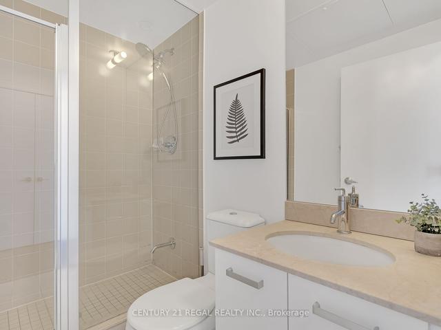 2310 - 832 Bay St, Condo with 3 bedrooms, 2 bathrooms and 1 parking in Toronto ON | Image 15