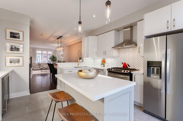 66 Lobo Mews, House attached with 3 bedrooms, 2 bathrooms and 2 parking in Toronto ON | Image 36