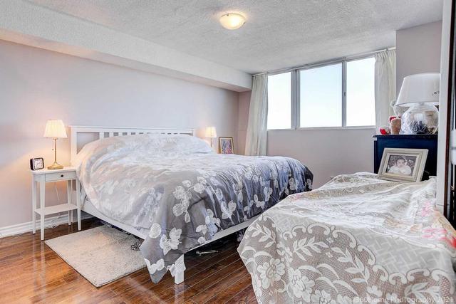 sp03 - 3700 Kaneff Cres, Condo with 3 bedrooms, 2 bathrooms and 2 parking in Mississauga ON | Image 11