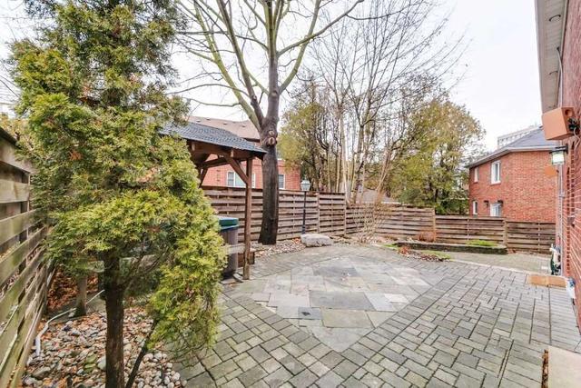 10 Old Mill Terr, House detached with 5 bedrooms, 4 bathrooms and 5 parking in Toronto ON | Image 30