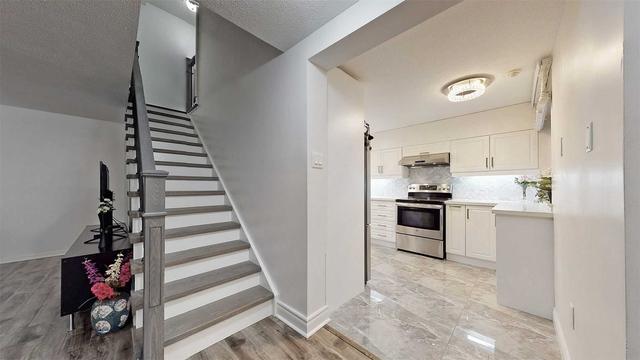 55 - 130 Ling Rd, Townhouse with 3 bedrooms, 2 bathrooms and 1 parking in Toronto ON | Image 14