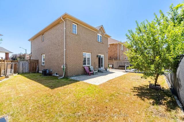 21 Milkweed Cres, House detached with 3 bedrooms, 3 bathrooms and 6 parking in Brampton ON | Image 16