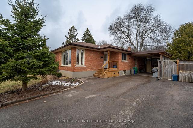 530 Hillside St, House detached with 3 bedrooms, 2 bathrooms and 3 parking in Peterborough ON | Image 1