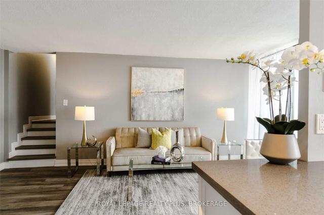 1903 - 530 Lolita Gdns, Condo with 3 bedrooms, 1 bathrooms and 2 parking in Mississauga ON | Image 3