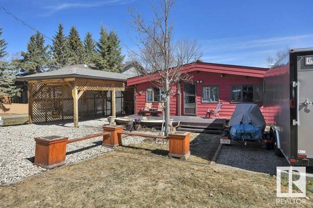 510 5 St, House detached with 4 bedrooms, 2 bathrooms and null parking in Norris Beach AB | Image 2