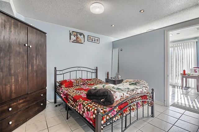 35h View Green Cres, House attached with 3 bedrooms, 4 bathrooms and 4 parking in Toronto ON | Image 29