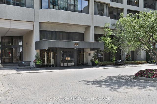 1318 - 55 Harbour Sq, Condo with 2 bedrooms, 2 bathrooms and 1 parking in Toronto ON | Image 28
