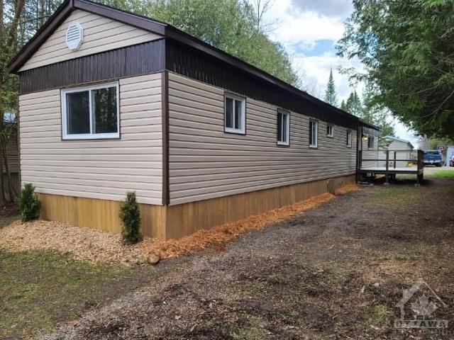 211 Circle Drive, House detached with 3 bedrooms, 1 bathrooms and 2 parking in Rideau Lakes ON | Image 2