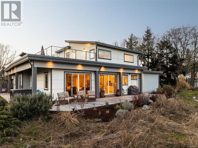 1297 Oakmount Rd, House detached with 3 bedrooms, 4 bathrooms and 4 parking in Saanich BC | Image 60