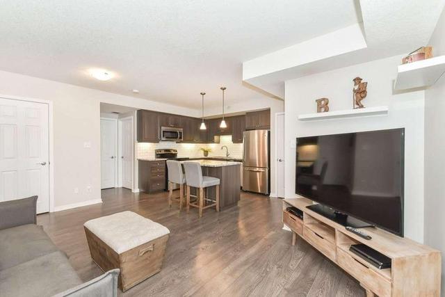 5K - 255 Maitland St, Townhouse with 3 bedrooms, 2 bathrooms and 1 parking in Kitchener ON | Image 2