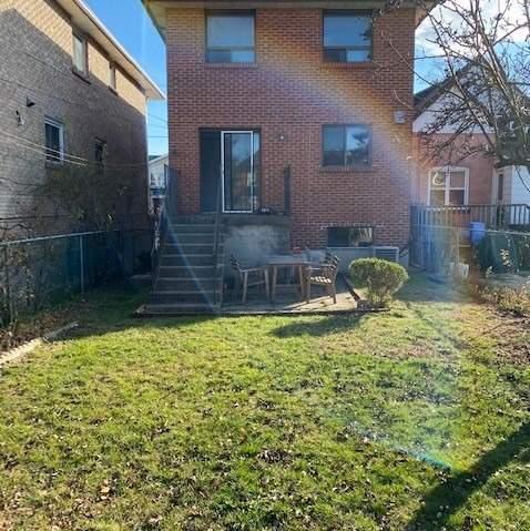 upper - 222 Mortimer Ave, House detached with 2 bedrooms, 1 bathrooms and 1 parking in Toronto ON | Image 2