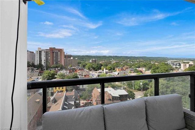 915 - 15 Queen St, Condo with 2 bedrooms, 1 bathrooms and 1 parking in Hamilton ON | Image 11
