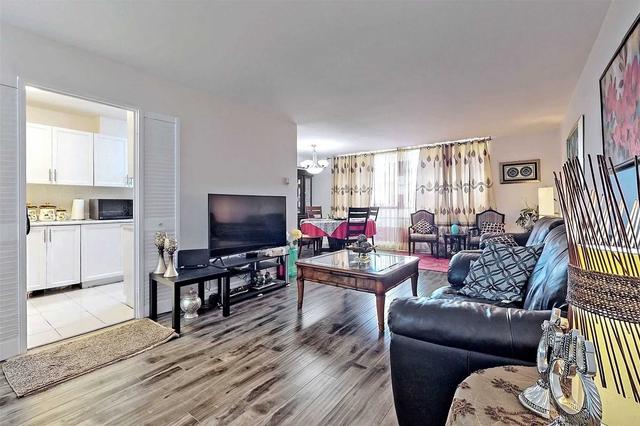 2209 - 5 Massey Sq, Condo with 3 bedrooms, 2 bathrooms and 2 parking in Toronto ON | Image 4