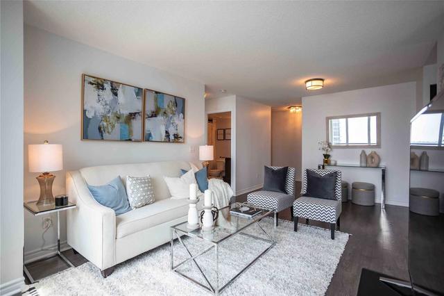 2010 - 19 Grand Trunk Cres, Condo with 2 bedrooms, 2 bathrooms and 1 parking in Toronto ON | Image 3
