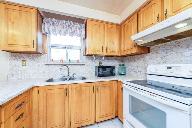 9 Songwood Dr S, House semidetached with 3 bedrooms, 2 bathrooms and 3 parking in Toronto ON | Image 18