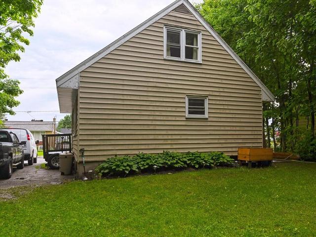 225 Ormond Street, House detached with 2 bedrooms, 1 bathrooms and 2 parking in Brockville ON | Image 2