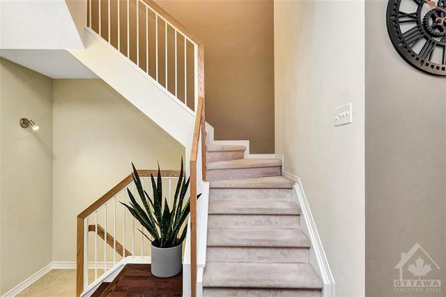 379 Hillsboro Private, Townhouse with 3 bedrooms, 3 bathrooms and 2 parking in Ottawa ON | Image 3