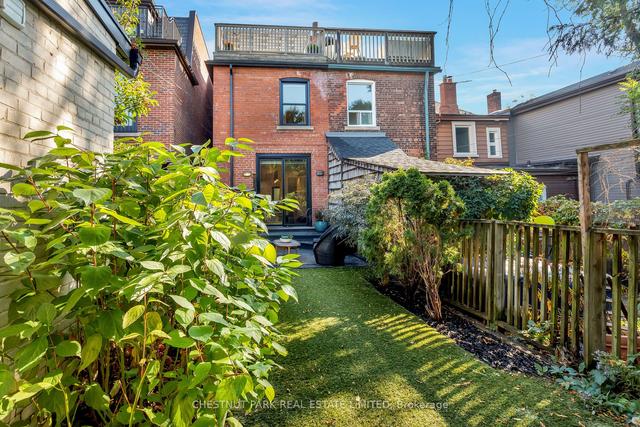 428 Montrose Ave, House semidetached with 3 bedrooms, 3 bathrooms and 0 parking in Toronto ON | Image 8