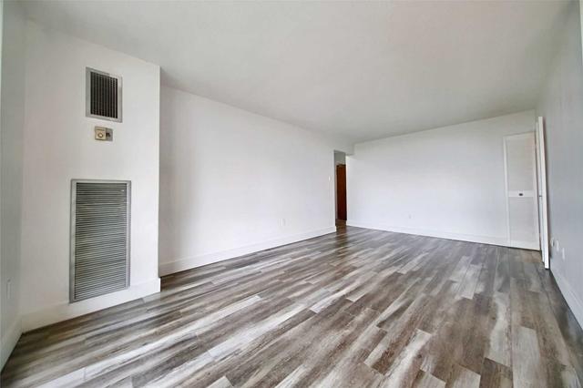 709 - 177 Linus Rd, Condo with 2 bedrooms, 1 bathrooms and 1 parking in Toronto ON | Image 24