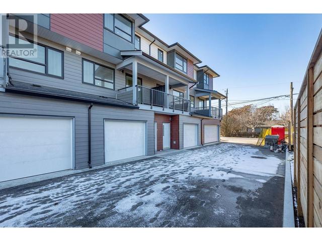 3 - 235 Taylor Road, House attached with 3 bedrooms, 2 bathrooms and null parking in Kelowna BC | Image 1