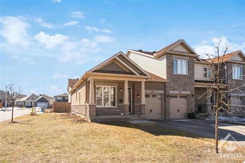 1135 Beckett Crescent, Townhouse with 3 bedrooms, 3 bathrooms and 2 parking in Ottawa ON | Card Image